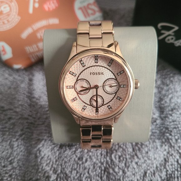 Brand New Rose Gold Fossil Watch - Picture 1 of 1